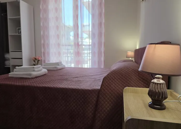 Konukevi La Maison Dello Stretto 3*