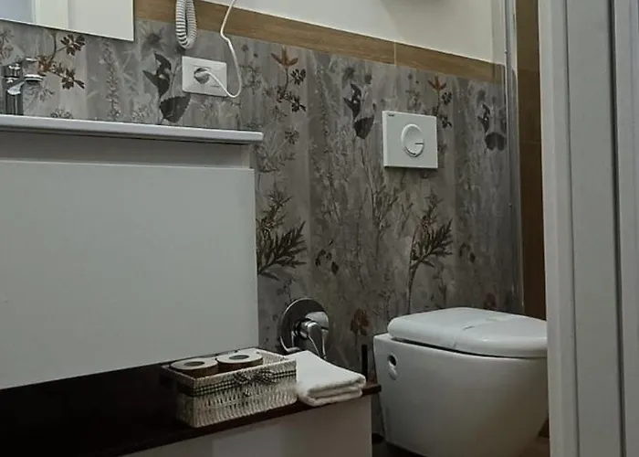 Konukevi La Maison Dello Stretto 3*